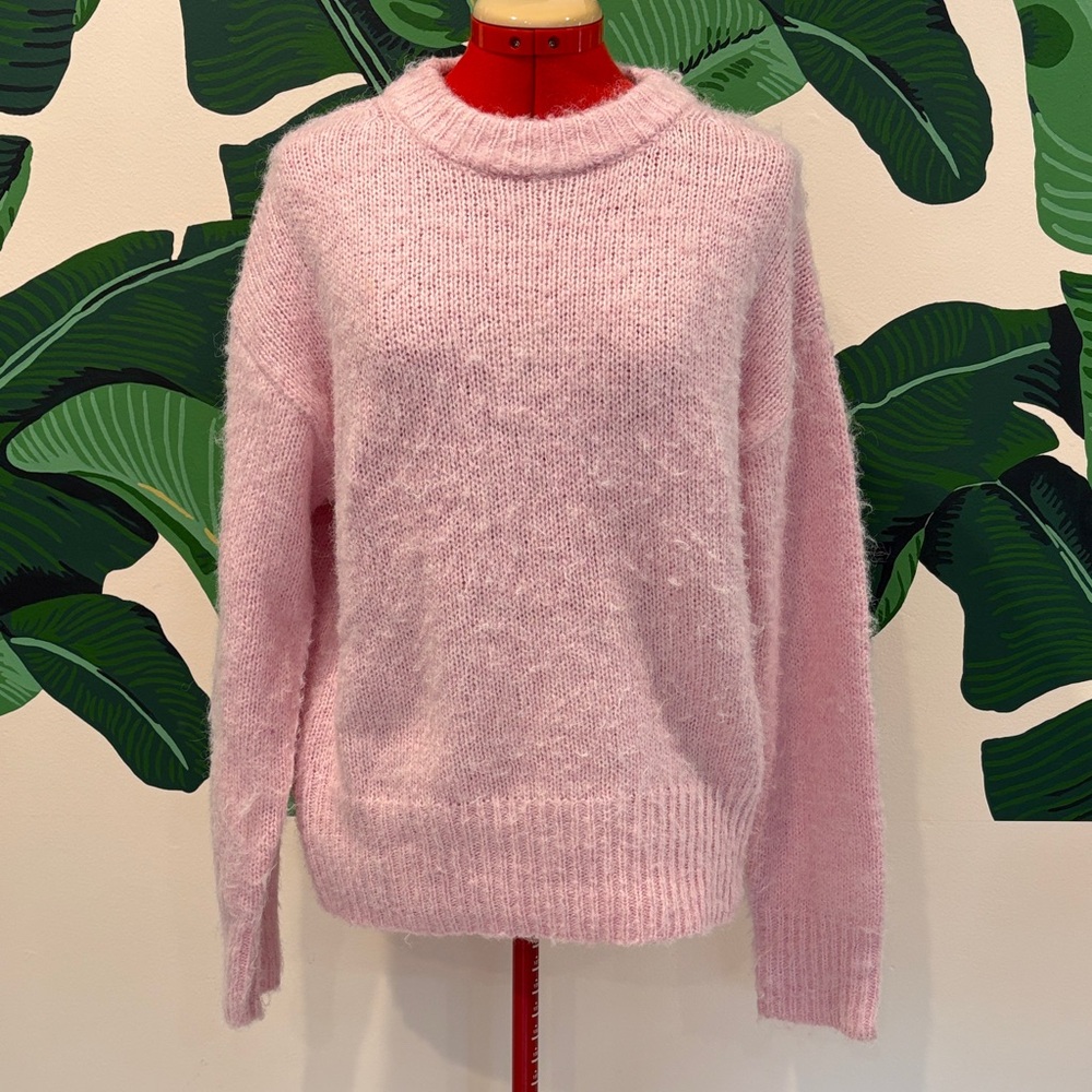 💗Fuzzy Soft Pink Crew Neck Sweater💗